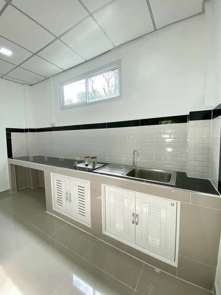 ทาวน์เฮ้าส์ 2 ชั้น ตรงข้ามกองสลาก เนื้อที่ 20 ตารางวา 3 ห้องนอน ซอยรณสิทธิพิชัย 13 จ.นนทบุรี, Nonthaburi, Tha-Sai, Muang Nonthaburi, Nonthaburi, 2 Bedrooms, 80 sqm, Townhouse For Sale, by สรภพ ยอดไชย (สีฝุ่น), 500214521 - DDproperty.com