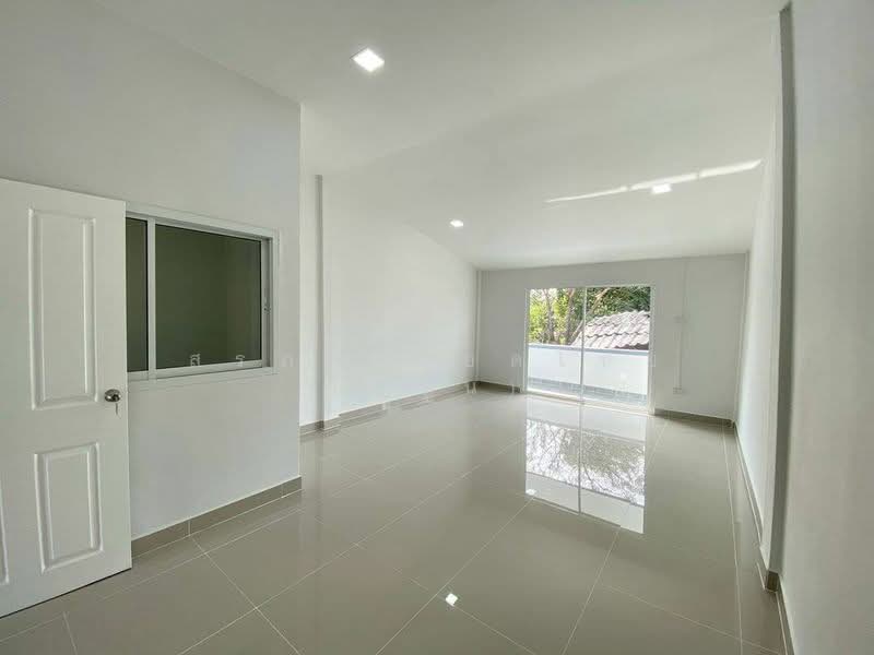 ทาวน์เฮ้าส์ 2 ชั้น ตรงข้ามกองสลาก เนื้อที่ 20 ตารางวา 3 ห้องนอน ซอยรณสิทธิพิชัย 13 จ.นนทบุรี, Nonthaburi, Tha-Sai, Muang Nonthaburi, Nonthaburi, 2 Bedrooms, 80 sqm, Townhouse For Sale, by สรภพ ยอดไชย (สีฝุ่น), 500214521 - DDproperty.com