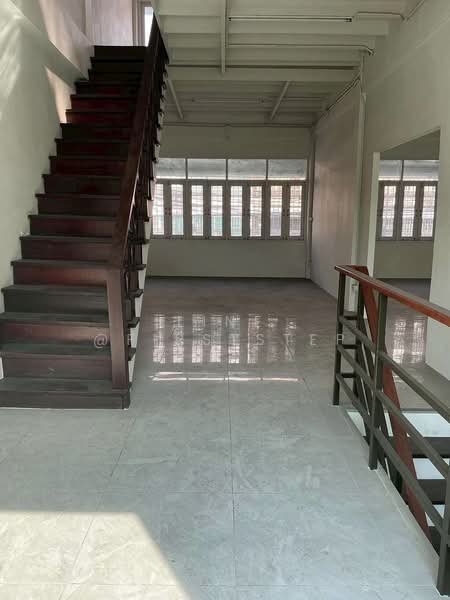 โกดัง + ออฟฟิศ 600 ตารางเมตร ใจกลางสุขุมวิท 36 ใกล้ Thonglor, กรุงเทพ, พระโขนง, คลองเตย, กรุงเทพ, 600 ตร.ม., ตึกแถว-อาคารพาณิชย์ ให้เช่า, โดย LINE @firststep, 500214538 - DDproperty.com