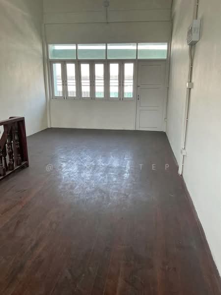 โกดัง + ออฟฟิศ 600 ตารางเมตร ใจกลางสุขุมวิท 36 ใกล้ Thonglor, กรุงเทพ, พระโขนง, คลองเตย, กรุงเทพ, 600 ตร.ม., ตึกแถว-อาคารพาณิชย์ ให้เช่า, โดย LINE @firststep, 500214538 - DDproperty.com