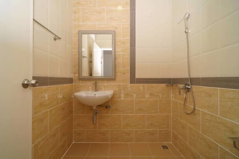 Golden Town 2 Onnut-Pattanakarn, Bangkok, 189 Soi On Nut 65 Yaek 14, Prawet, Prawet, Bangkok, 3 Bedrooms, 113 sqm, Townhouse For Sale, by Tharnavee Tharnasetthadakul, 500214730 - DDproperty.com