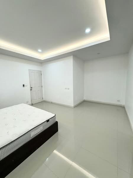 2-story Townhouse Soi Siri phot, Sukhumvit 81, Bangkok, Bang Chak, Phra Khanong, Bangkok, 2 Bedrooms, 140 sqm, Townhouse For Rent, by NR AGENT, 500214789 - DDproperty.com