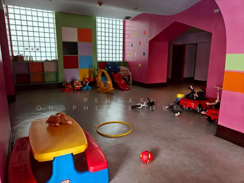 President Park Sukhumvit 24, Bangkok, 99 Sukhumvit 24 Alley, Khlongtoei Nua, Watthana, Bangkok, 3 Bedrooms, 260 sqm, Condo For Rent, by Pensasi Ongphichetmetha, 500214946 - DDproperty.com