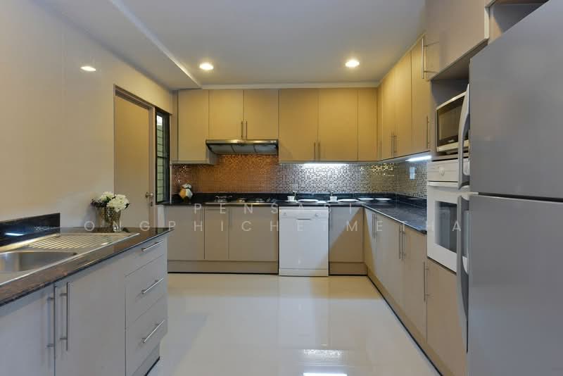 G.P. Grande Tower, Bangkok, 55 Sukhumvit 23, Khlongtoei Nua, Watthana, Bangkok, 3 Bedrooms, 260 sqm, Apartment For Rent, by Pensasi Ongphichetmetha, 500215005 - DDproperty.com