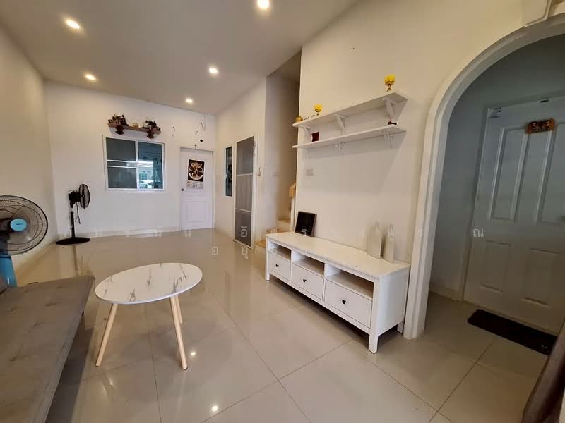 หมู่บ้านดีญ่าทาวน์ ติวานนท์-รังสิต ถนนรังสิต-ปทุมธานี ตำบลบ้านกลาง อำเภอเมืองปทุมธานี จังหวัดปทุมธ, ปทุมธานี, รังสิต-ปทุมธานี, บ้านกลาง, เมืองปทุมธานี, ปทุมธานี, 137 ตร.ม., ทาวน์เฮ้าส์ ขาย, โดย ภัทรนัน อิศรางกูร ณ อยุธยา, 500215096 - DDproperty.com