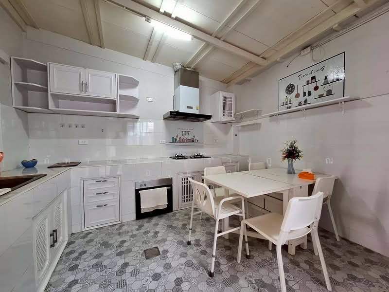 หมู่บ้านดีญ่าทาวน์ ติวานนท์-รังสิต ถนนรังสิต-ปทุมธานี ตำบลบ้านกลาง อำเภอเมืองปทุมธานี จังหวัดปทุมธ, Pathum Thani, รังสิต-ปทุมธานี, Ban Klang, Muang Pathum Thani, Pathum Thani, 4 Bedrooms, 137 sqm, Townhouse For Sale, by ภัทรนัน อิศรางกูร ณ อยุธยา, 500215096 - DDproperty.com