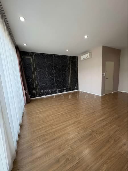 Baan Klang Muang Ramintra-Watcharapol, Bangkok, Chalong Rat Expressway, O-Ngoen, Sai Mai, Bangkok, 3 Bedrooms, 160 sqm, Townhouse For Rent, by Napatsawan Tamjorhor, 500215258 - DDproperty.com