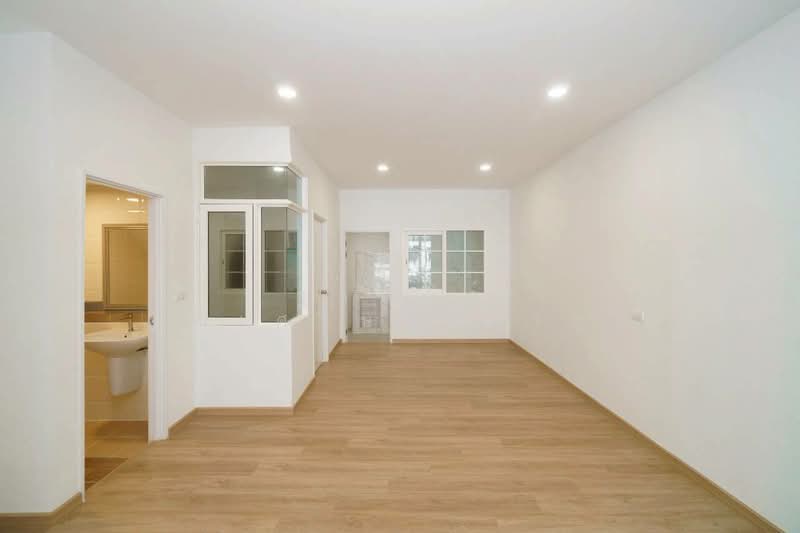 Golden Town Onnut-Pattanakarn, Bangkok, 199 Soi On Nut 65 Yeak 14, Prawet, Prawet, Bangkok, 4 Bedrooms, 113 sqm, Townhouse For Sale, by Tharnavee Tharnasetthadakul, 500215368 - DDproperty.com
