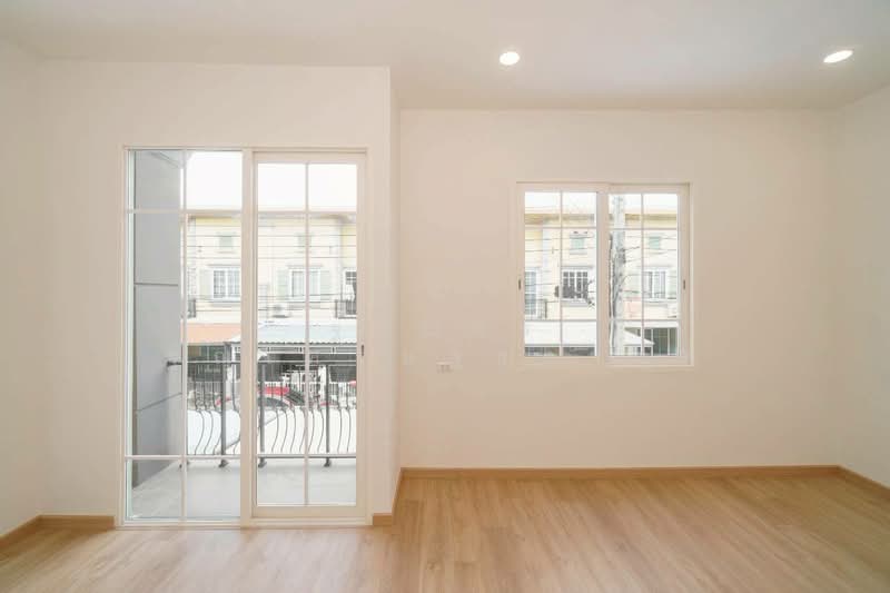 Golden Town Onnut-Pattanakarn, Bangkok, 199 Soi On Nut 65 Yeak 14, Prawet, Prawet, Bangkok, 4 Bedrooms, 113 sqm, Townhouse For Sale, by Tharnavee Tharnasetthadakul, 500215368 - DDproperty.com