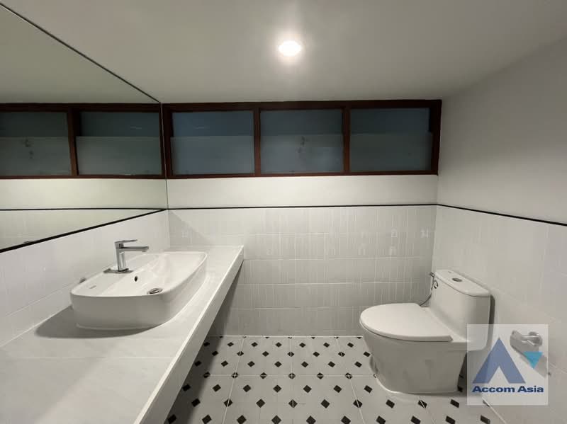 ให้เช่า - Private Swimming Pool 5 Bedrooms House for Rent in Phaholyothin, Bangkok near BTS Saphan-Kwai, กรุงเทพ