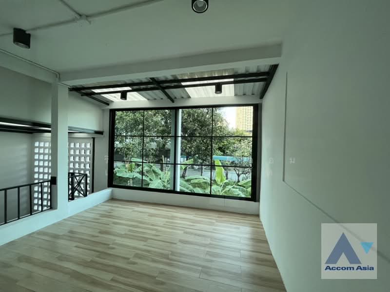 ให้เช่า - Private Swimming Pool 5 Bedrooms House for Rent in Phaholyothin, Bangkok near BTS Saphan-Kwai, กรุงเทพ