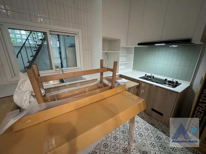 ให้เช่า - Private Swimming Pool 5 Bedrooms House for Rent in Phaholyothin, Bangkok near BTS Saphan-Kwai, กรุงเทพ