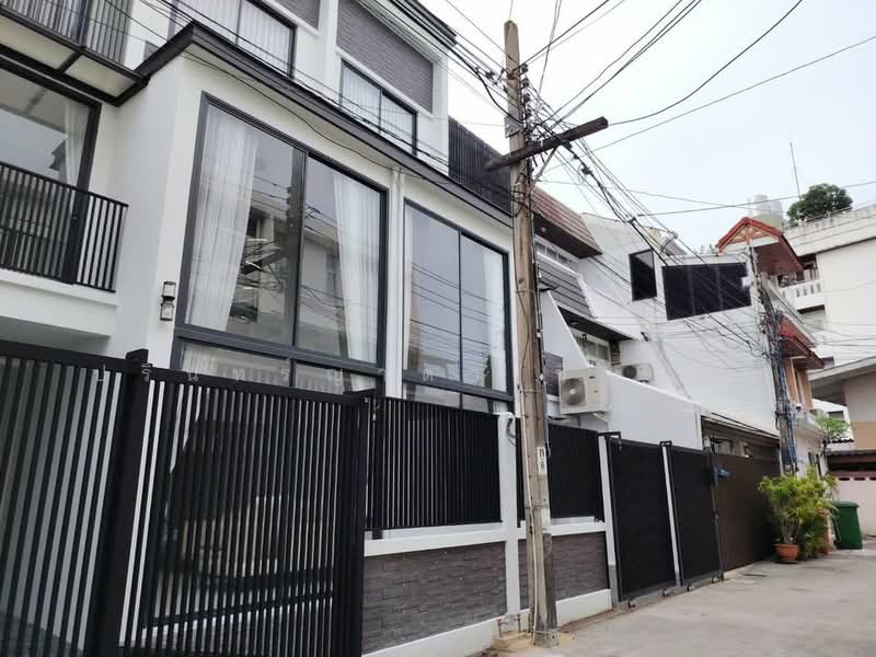 Townhouse Ekkamai 22, Bangkok, เอกมัย, Khlong Tan Nua, Watthana, Bangkok, 3 Bedrooms, 200 sqm, Townhouse For Rent, by ปรินทร์ญาดา ชิณโชติ, 500215382 - DDproperty.com