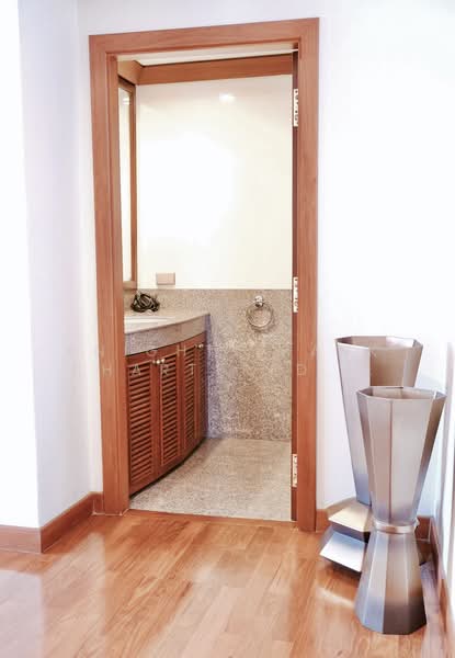 Villa Fourteen, Bangkok, Soi Sukhumvit 14, Khlong Toei, Khlong Toei, Bangkok, 3 Bedrooms, 318 sqm, Condo For Rent, by Knight Frank Chartered (Thailand) Co.,Ltd, 500215383 - DDproperty.com