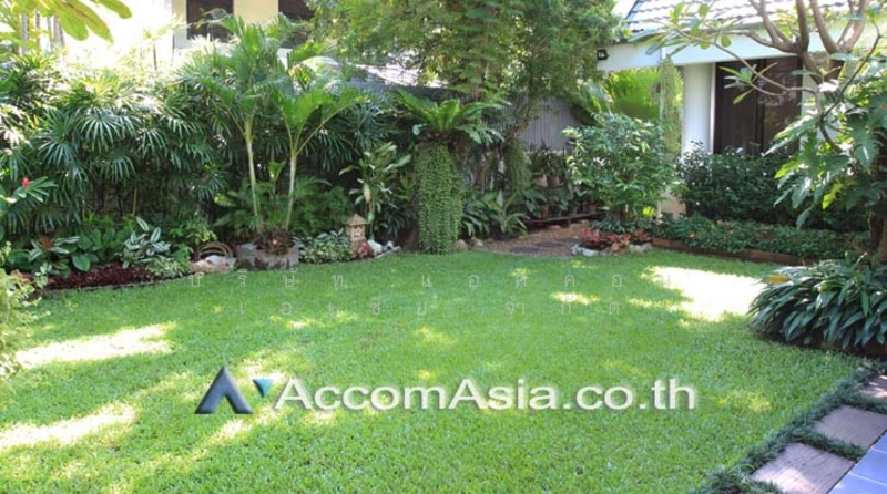 ให้เช่า - Garden, Private Swimming Pool Tropical-Style Home with Pool and Lush Garden, กรุงเทพ