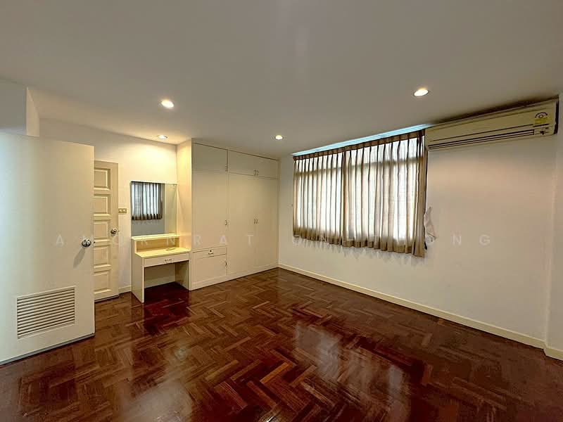 House, Bangkok, Khlong Tan Nua, Watthana, Bangkok, 4 Bedrooms, 282 sqm, Single Detached House For Rent, by Amornrat On-Thong, 500215571 - DDproperty.com