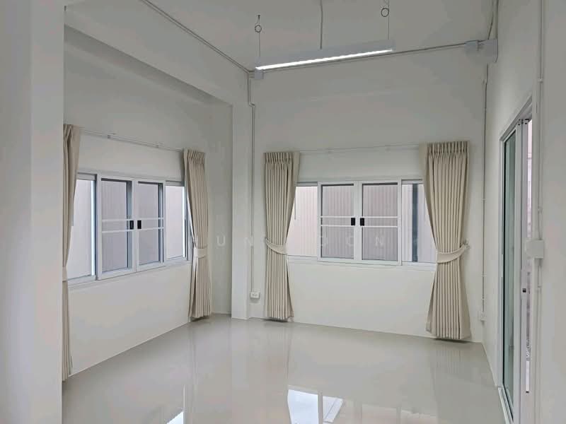 ให้เช่า - ให้เช่า บ้านเดี่ยว 2 ชั้น รีโนเวใหม่ทั้งหลัง ทำเลหนามแดง-เทพารักษ์ (SPSSR148), กรุงเทพ