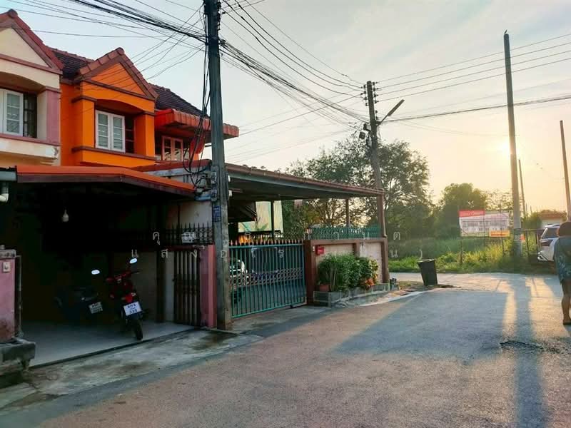 ขาย - ทาวน์เฮ้าส์ 2 ชั้น 33.8 ตร.ว. หมู่บ้านพูนลาภ ซอยเวิร์คพอยท์, ปทุมธานี