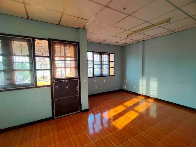 For Sale - ทาวน์เฮ้าส์ 2 ชั้น 33.8 ตร.ว. หมู่บ้านพูนลาภ ซอยเวิร์คพอยท์, Pathum Thani