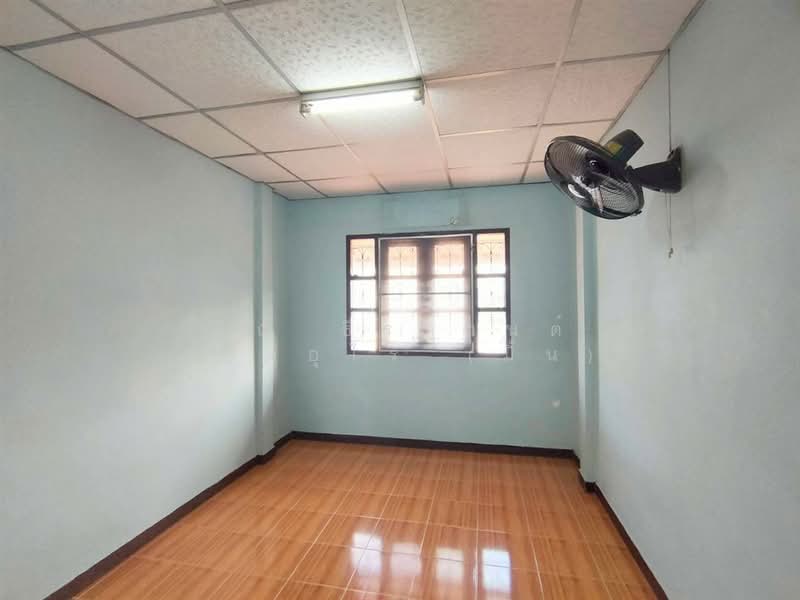 For Sale - ทาวน์เฮ้าส์ 2 ชั้น 33.8 ตร.ว. หมู่บ้านพูนลาภ ซอยเวิร์คพอยท์, Pathum Thani