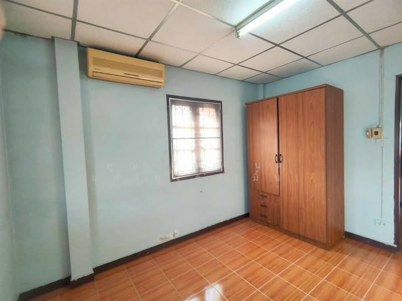 For Sale - ทาวน์เฮ้าส์ 2 ชั้น 33.8 ตร.ว. หมู่บ้านพูนลาภ ซอยเวิร์คพอยท์, Pathum Thani