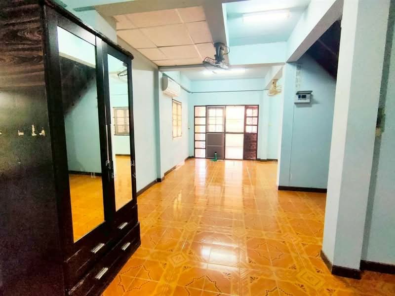 ขาย - ทาวน์เฮ้าส์ 2 ชั้น 33.8 ตร.ว. หมู่บ้านพูนลาภ ซอยเวิร์คพอยท์, ปทุมธานี