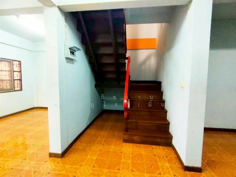 ขาย - ทาวน์เฮ้าส์ 2 ชั้น 33.8 ตร.ว. หมู่บ้านพูนลาภ ซอยเวิร์คพอยท์, ปทุมธานี