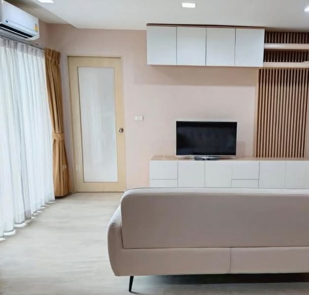 My Resort Bangkok, Bangkok, 1724 Petchaburi Road, Bang Kapi, Huai Khwang, Bangkok, 1 Bedroom, 47 sqm, Condo For Rent, by Thanyalak Premputtiphan, 500215652 - DDproperty.com