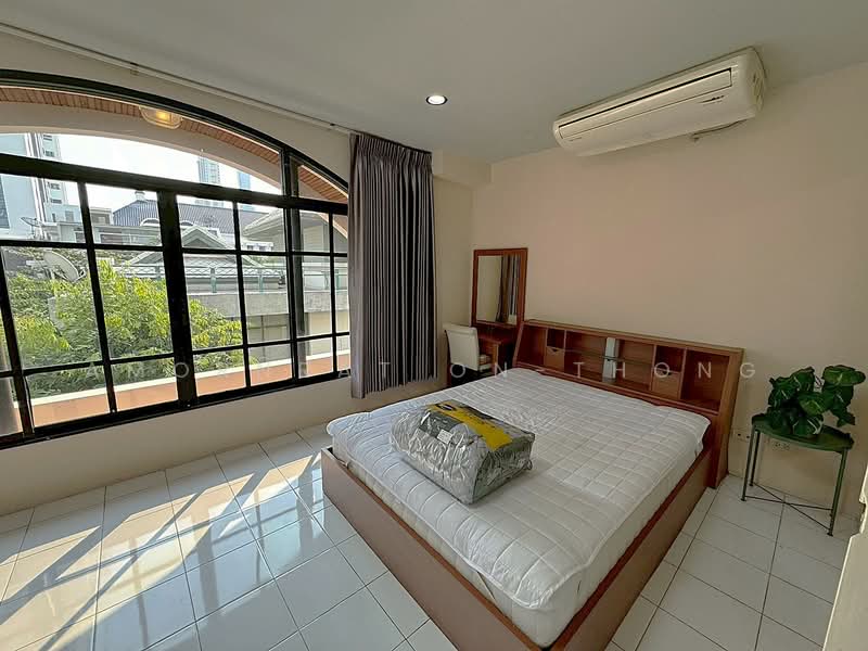 ทาวเฮ้าท์, กรุงเทพ, คลองตันเหนือ, วัฒนา, กรุงเทพ, 420 ตร.ม., พื้นที่ขายของ ให้เช่า, โดย Amornrat On-Thong, 500215707 - DDproperty.com