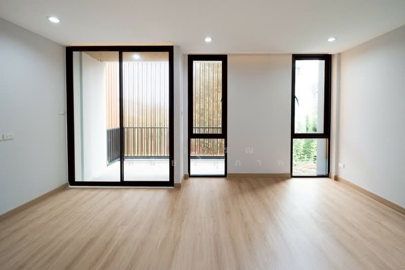 ขาย - ทาวน์โฮม 3 ชั้น คู้บอน 27, กรุงเทพ