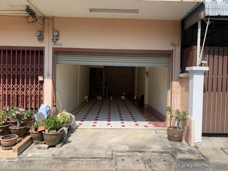 พร้อมเจรจาทุกราคา !! ขายถูกตึกแถวอาคารพาณิชย์รีโนเวทใหม่ขนาด 37.2 ตร.วา 3 ชั้น ใช้สอย 145 ตร.ม, Bangkok, Lat Yao, Chatuchak, Bangkok, , 145 sqm, Shophouse For Sale, by คุณเพ้ง, 500215762 - DDproperty.com