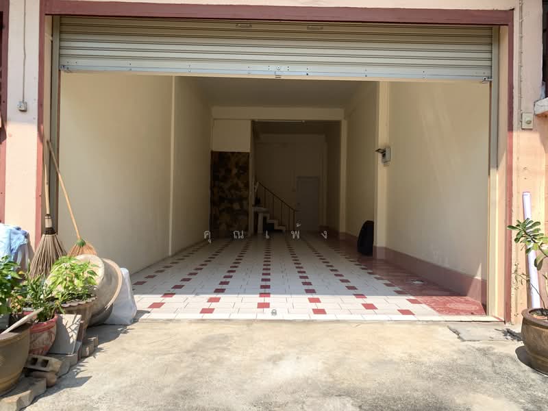 พร้อมเจรจาทุกราคา !! ขายถูกตึกแถวอาคารพาณิชย์รีโนเวทใหม่ขนาด 37.2 ตร.วา 3 ชั้น ใช้สอย 145 ตร.ม, Bangkok, Lat Yao, Chatuchak, Bangkok, , 145 sqm, Shophouse For Sale, by คุณเพ้ง, 500215762 - DDproperty.com