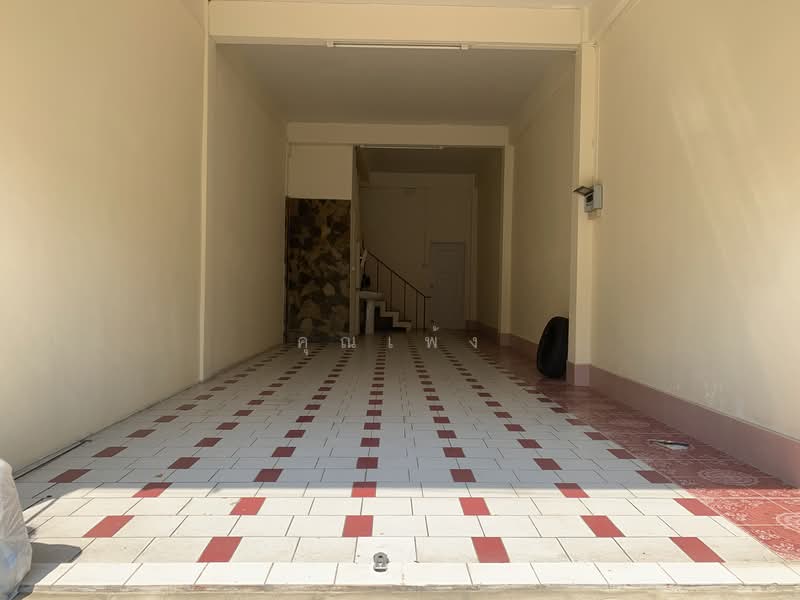 พร้อมเจรจาทุกราคา !! ขายถูกตึกแถวอาคารพาณิชย์รีโนเวทใหม่ขนาด 37.2 ตร.วา 3 ชั้น ใช้สอย 145 ตร.ม, Bangkok, Lat Yao, Chatuchak, Bangkok, , 145 sqm, Shophouse For Sale, by คุณเพ้ง, 500215762 - DDproperty.com