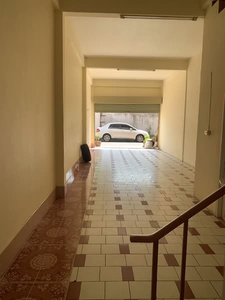 พร้อมเจรจาทุกราคา !! ขายถูกตึกแถวอาคารพาณิชย์รีโนเวทใหม่ขนาด 37.2 ตร.วา 3 ชั้น ใช้สอย 145 ตร.ม, Bangkok, Lat Yao, Chatuchak, Bangkok, , 145 sqm, Shophouse For Sale, by คุณเพ้ง, 500215762 - DDproperty.com