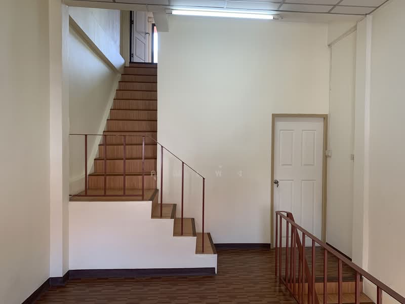 พร้อมเจรจาทุกราคา !! ขายถูกตึกแถวอาคารพาณิชย์รีโนเวทใหม่ขนาด 37.2 ตร.วา 3 ชั้น ใช้สอย 145 ตร.ม, Bangkok, Lat Yao, Chatuchak, Bangkok, , 145 sqm, Shophouse For Sale, by คุณเพ้ง, 500215762 - DDproperty.com