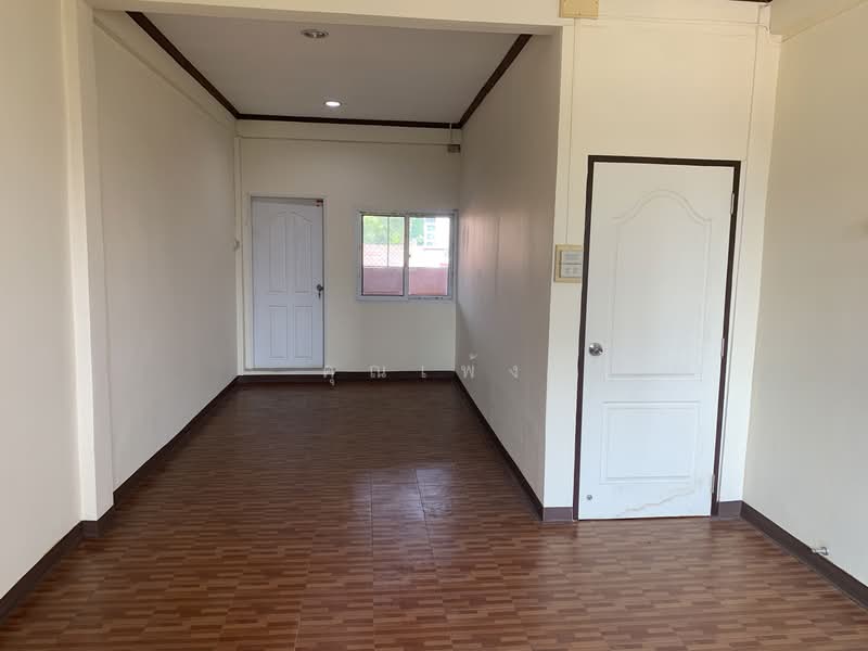 พร้อมเจรจาทุกราคา !! ขายถูกตึกแถวอาคารพาณิชย์รีโนเวทใหม่ขนาด 37.2 ตร.วา 3 ชั้น ใช้สอย 145 ตร.ม, Bangkok, Lat Yao, Chatuchak, Bangkok, , 145 sqm, Shophouse For Sale, by คุณเพ้ง, 500215762 - DDproperty.com