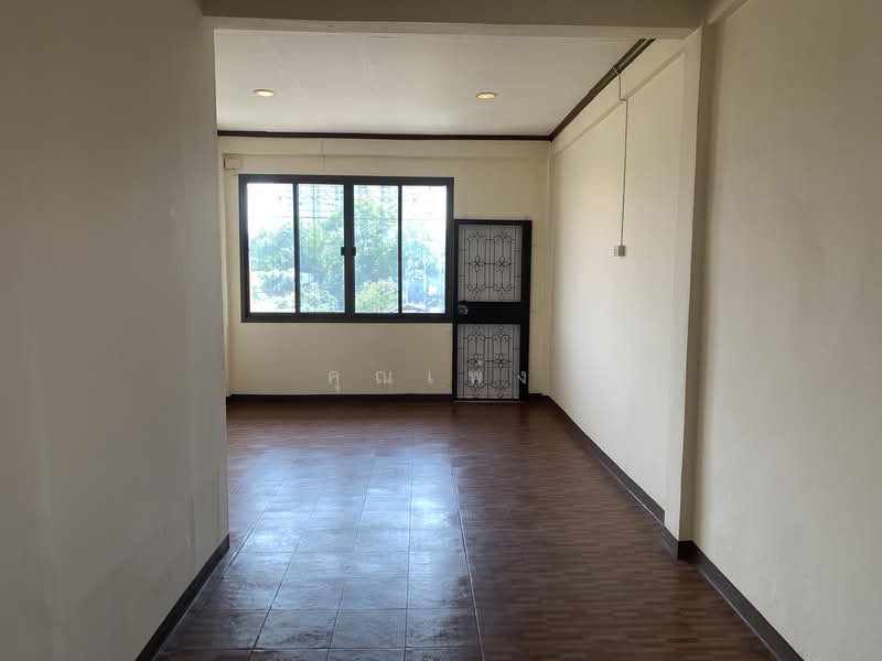 พร้อมเจรจาทุกราคา !! ขายถูกตึกแถวอาคารพาณิชย์รีโนเวทใหม่ขนาด 37.2 ตร.วา 3 ชั้น ใช้สอย 145 ตร.ม, Bangkok, Lat Yao, Chatuchak, Bangkok, , 145 sqm, Shophouse For Sale, by คุณเพ้ง, 500215762 - DDproperty.com