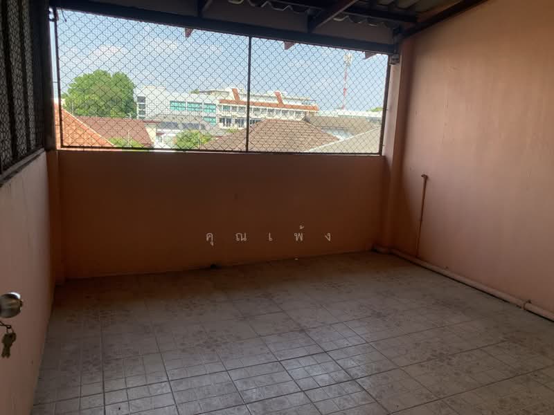 พร้อมเจรจาทุกราคา !! ขายถูกตึกแถวอาคารพาณิชย์รีโนเวทใหม่ขนาด 37.2 ตร.วา 3 ชั้น ใช้สอย 145 ตร.ม, Bangkok, Lat Yao, Chatuchak, Bangkok, , 145 sqm, Shophouse For Sale, by คุณเพ้ง, 500215762 - DDproperty.com