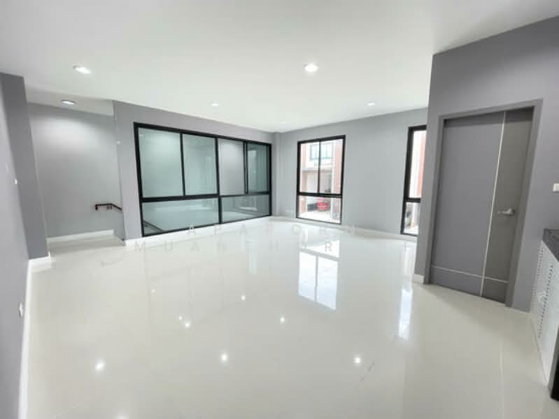 ขายและให้เช่าโฮมออฟฟิศ Warehouse ไชน่าทาวน์ ศาลายา โฮมออฟฟิศ 3 ชั้น + โกดัง, Nakhon Pathom, Salaya, Phuttha Mon Thon, Nakhon Pathom, 1 Bedroom, 312 sqm, Townhouse For Rent, by Apaporn Muanthorani, 500215766 - DDproperty.com