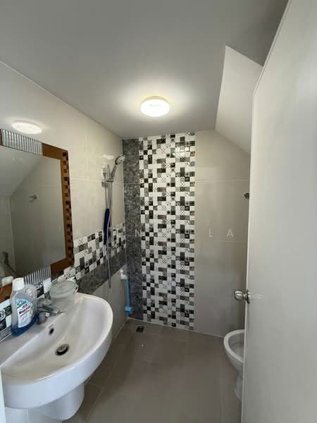 Golden Town Sukhumvit-Bearing Station, Samut Prakan, Soi Tesabansamrongtai 6, Sam Rong, Phra Pra Daeng, Samut Prakan, 4 Bedrooms, 122 sqm, Townhouse For Rent, by Agent Pla, 500215842 - DDproperty.com