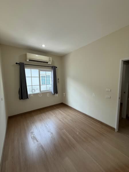 Golden Town Sukhumvit-Bearing Station, Samut Prakan, Soi Tesabansamrongtai 6, Sam Rong, Phra Pra Daeng, Samut Prakan, 4 Bedrooms, 122 sqm, Townhouse For Rent, by Agent Pla, 500215842 - DDproperty.com