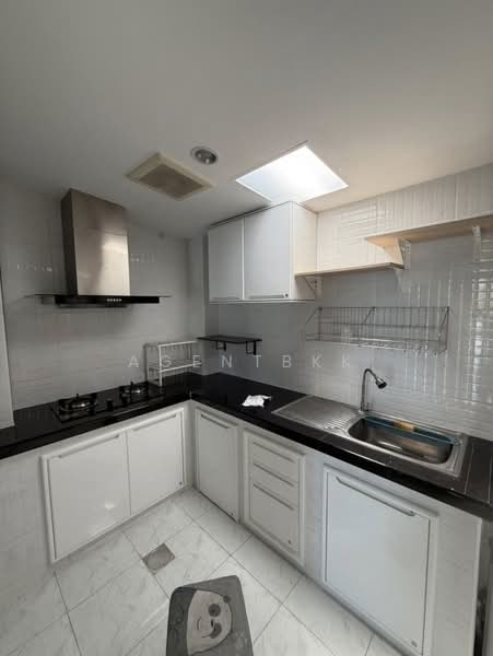 Golden Town Sukhumvit-Bearing Station, Samut Prakan, Soi Tesabansamrongtai 6, Sam Rong, Phra Pra Daeng, Samut Prakan, 4 Bedrooms, 117 sqm, Townhouse For Rent, by Agentbkk, 500215860 - DDproperty.com