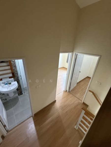 Golden Town Sukhumvit-Bearing Station, Samut Prakan, Soi Tesabansamrongtai 6, Sam Rong, Phra Pra Daeng, Samut Prakan, 4 Bedrooms, 117 sqm, Townhouse For Rent, by Agentbkk, 500215860 - DDproperty.com