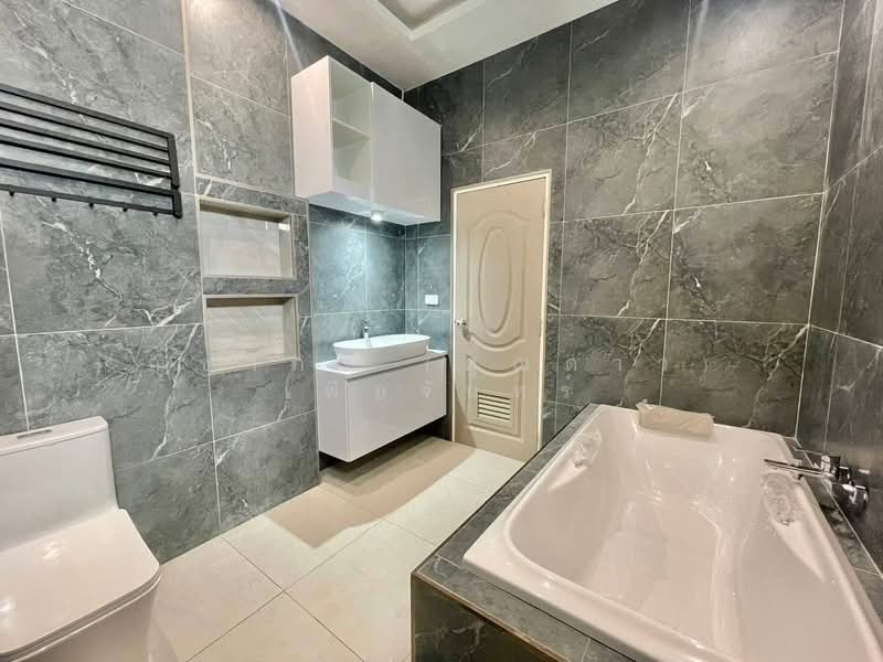 พัทยา - ซอยทุ่งกลมตาลหมัน ตำบลห้วยใหญ่ อำเภอบางละมุง จังหวัดชลบุรี, Chon Buri (Pattaya), ซอยแยกกำนัน , ซอย k9, Huai Yai, Bang Lamung (Pattaya), Chon Buri (Pattaya), 4 Bedrooms, 400 sqm, Villa For Sale, by Nichapa Phiachan, 500215911 - DDproperty.com