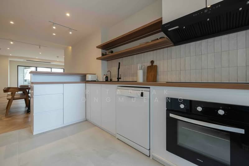 Richmond Palace, Bangkok, Soi Sukhumvit 43 Sukhumvit Road, Khlong Tan Nua, Watthana, Bangkok, 3 Bedrooms, 163 sqm, Condo For Rent, by Kritaphak Khongmueang, 500215914 - DDproperty.com