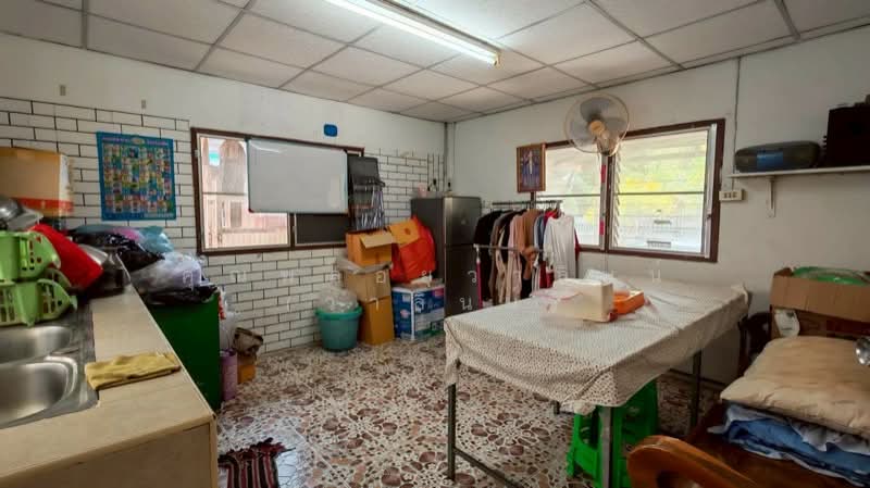 ขาย - บ้านเดียว 2 หลัง 53.3 ตารางวา ซอยเทิดราชัน 33, กรุงเทพ