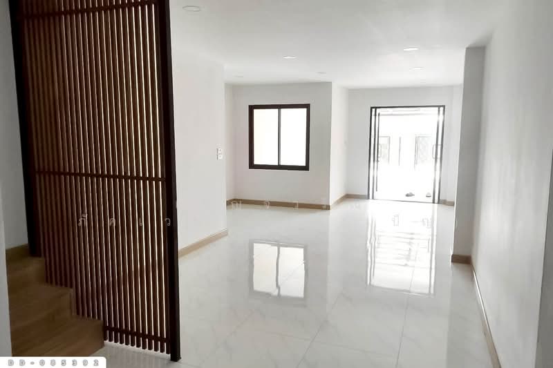 Townhouse, Soi Sukhsawat, Lampang, near HomePro Lampang DD-085392, Lampang, Phrabat, Muang Lampang, Lampang, 2 Bedrooms, 124 sqm, Townhouse For Sale, by Benchawarin Pakkawetppisit, 500215989 - DDproperty.com