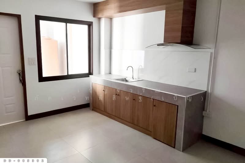 Townhouse, Soi Sukhsawat, Lampang, near HomePro Lampang DD-085392, Lampang, Phrabat, Muang Lampang, Lampang, 2 Bedrooms, 124 sqm, Townhouse For Sale, by Benchawarin Pakkawetppisit, 500215989 - DDproperty.com