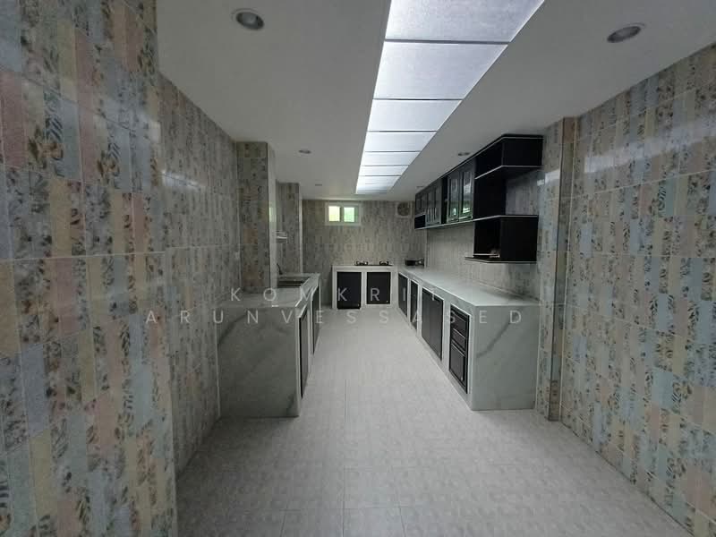 6-BR House, Bangkok, Bang Chak, Phra Khanong, Bangkok, 6 Bedrooms, 27 sqm, Single Detached House For Rent, by Komkrit  Arunvessased , 500216020 - DDproperty.com