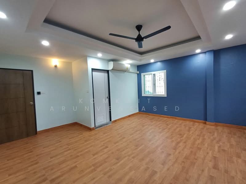 6-BR House, Bangkok, Bang Chak, Phra Khanong, Bangkok, 6 Bedrooms, 27 sqm, Single Detached House For Rent, by Komkrit  Arunvessased , 500216020 - DDproperty.com